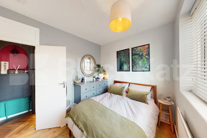 			LET , 2 Bedroom, 1 bath, 1 reception Apartment			 Enid Street, Bermondsey